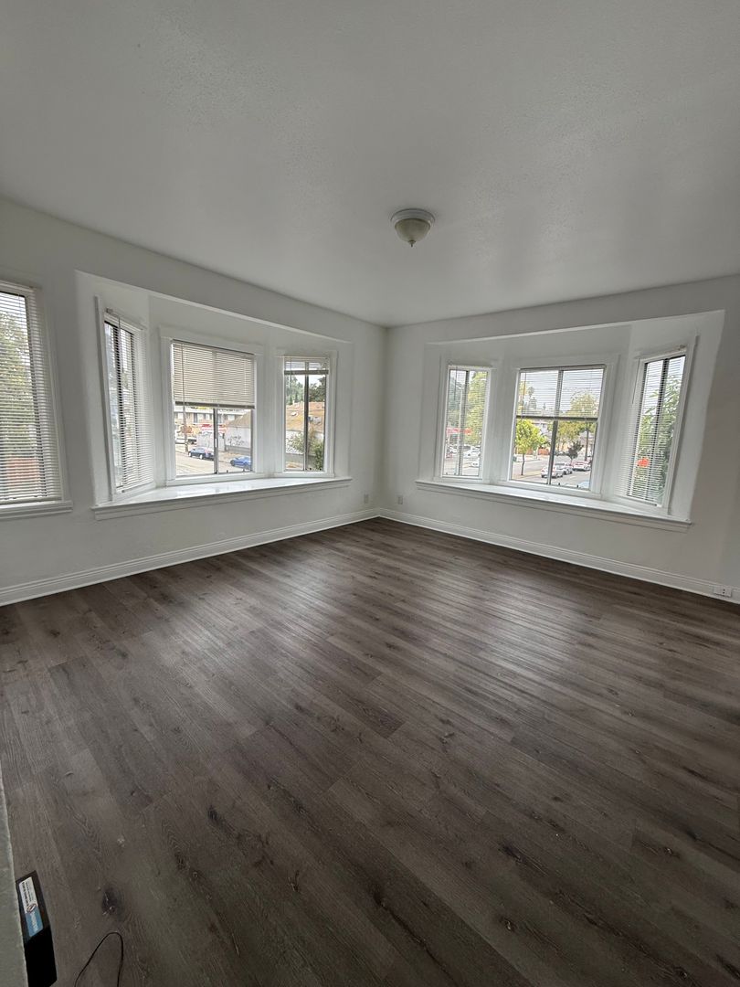 Oakland Apartment: 3201 Beaumont Ave.