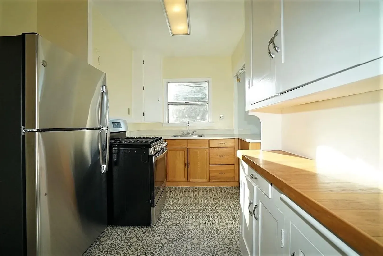 Oakland House: 1305 Everett Avenue
