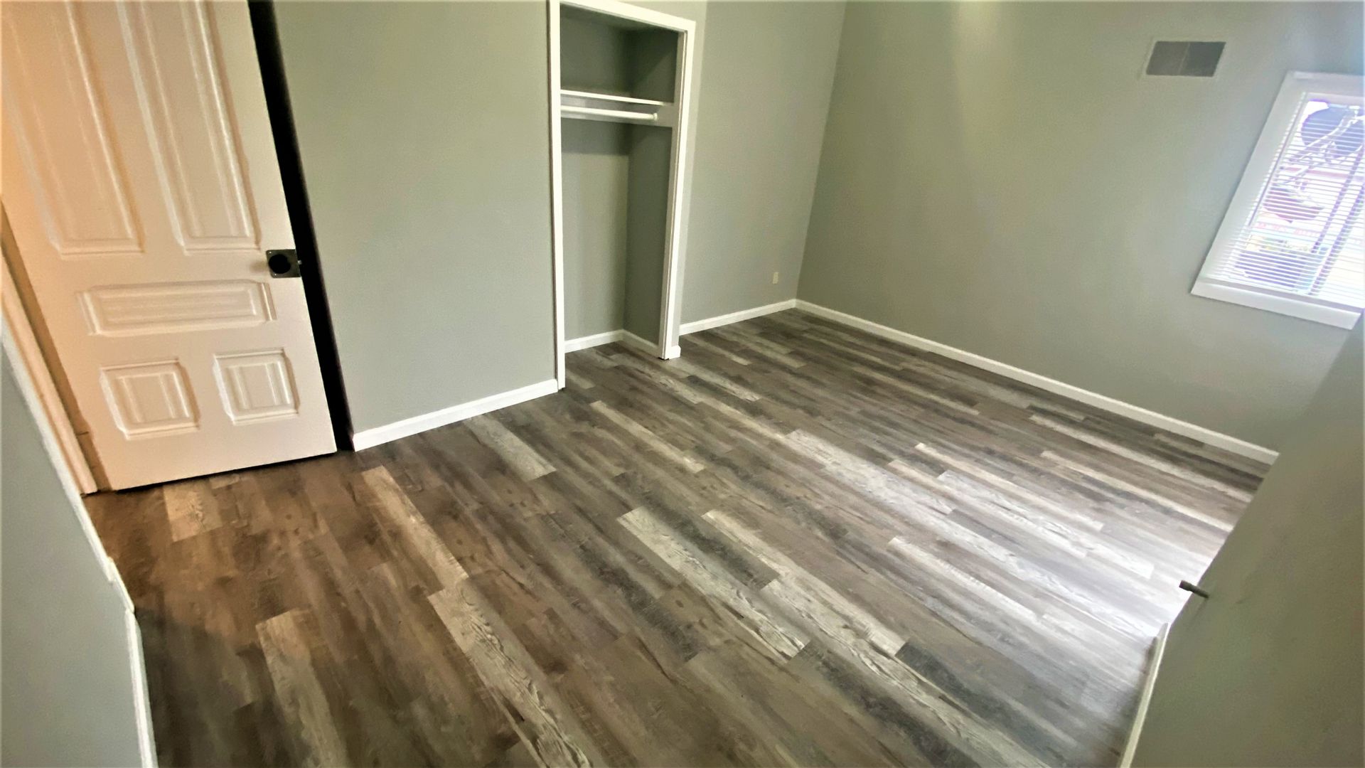 Oakland Apartment: 1967 Seminary Ave.