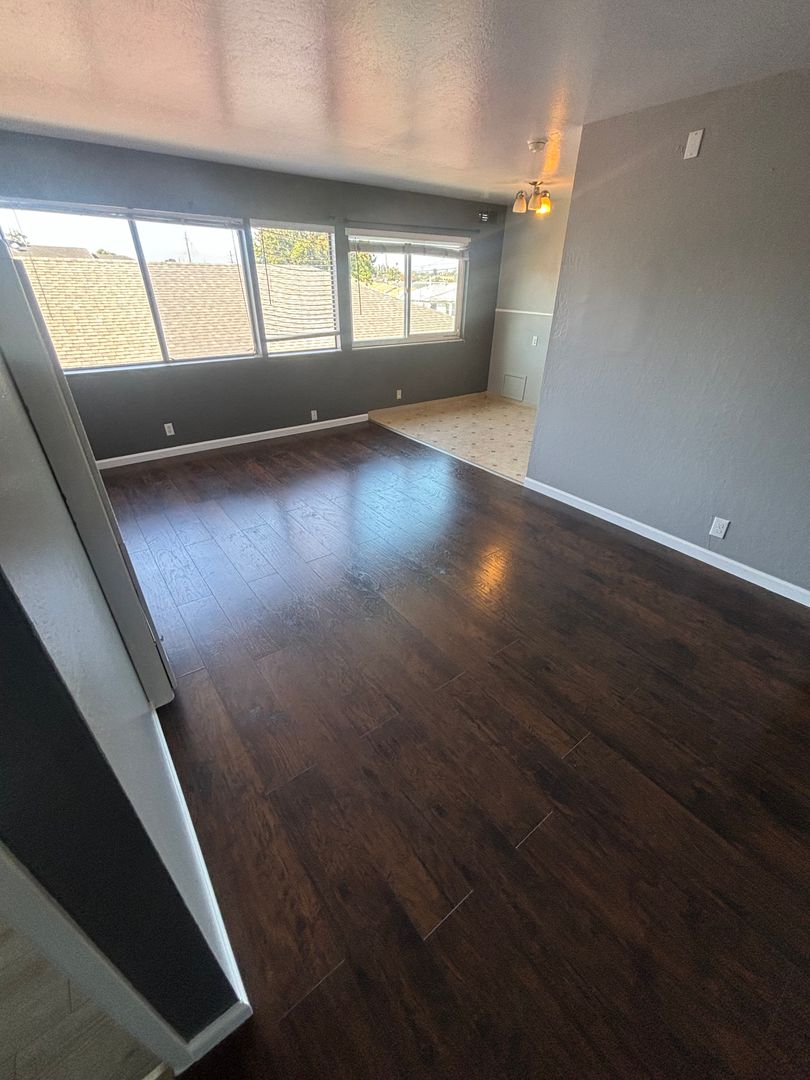 Oakland Apartment: 7615 Bancroft Ave.