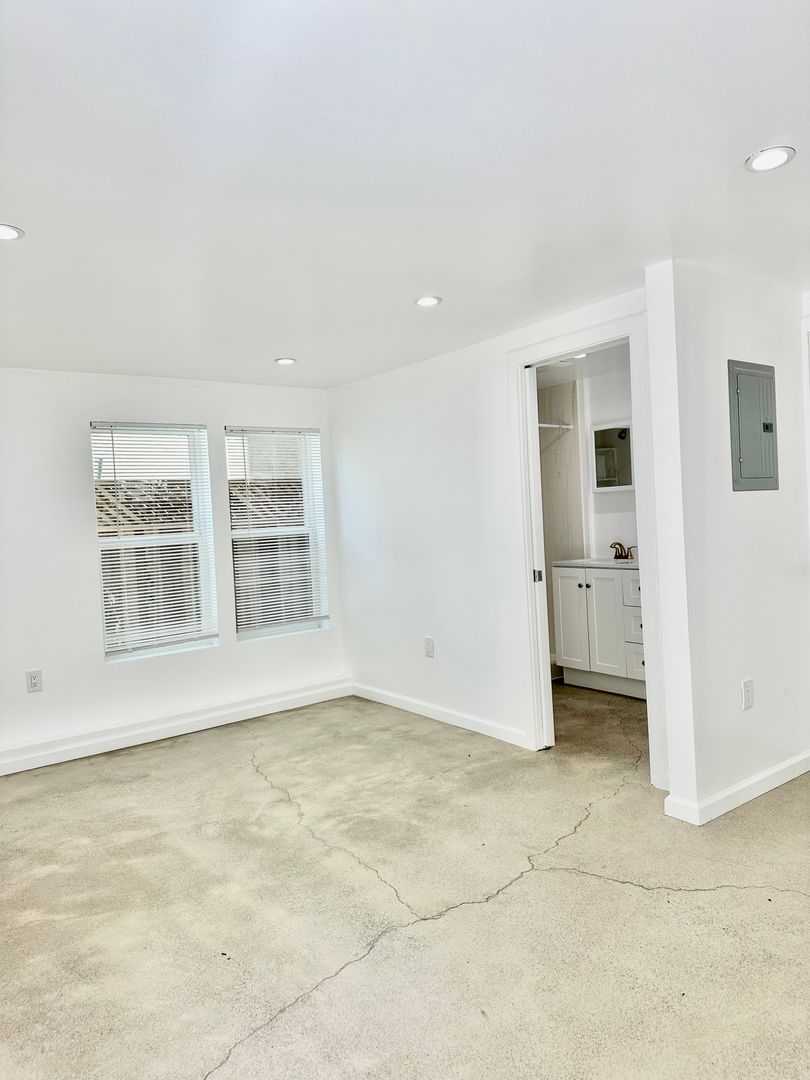 Oakland Apartment: 3201 Beaumont Ave.