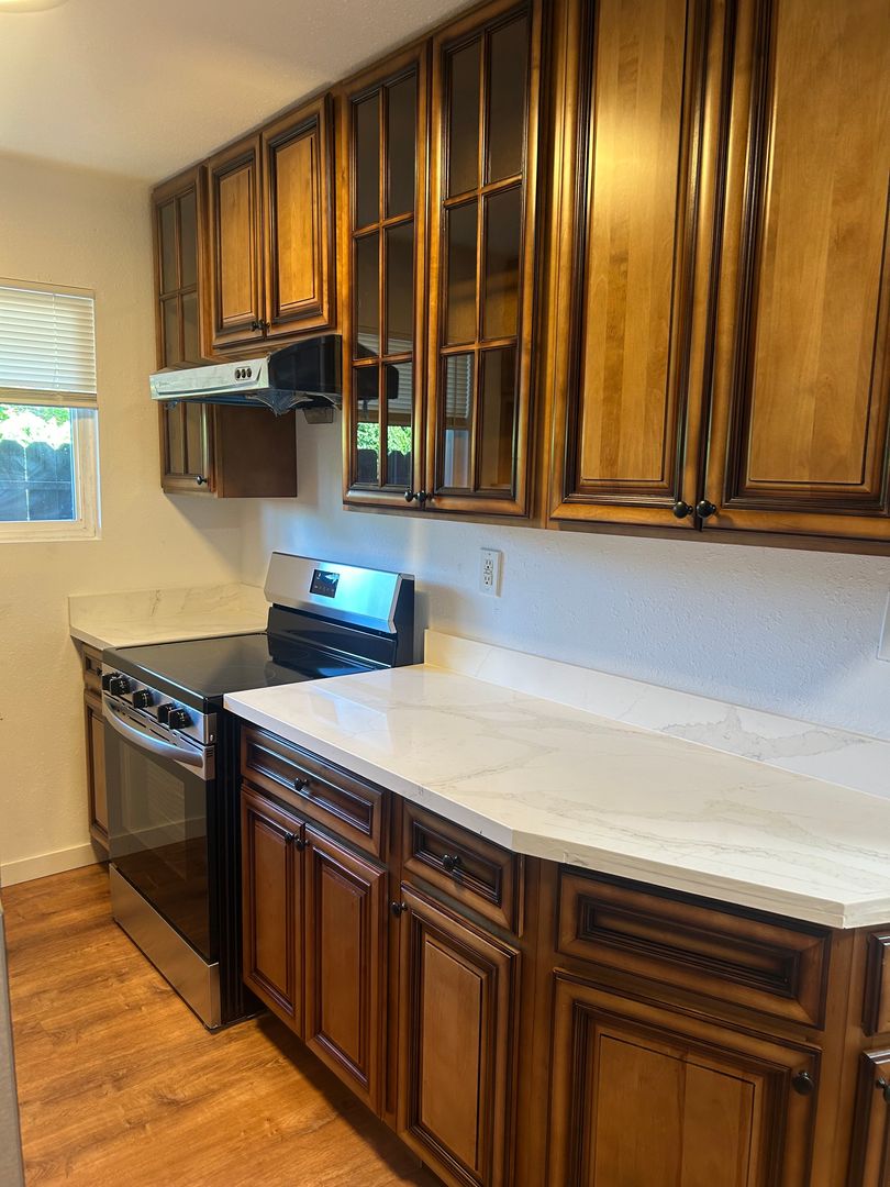 Oakland Apartment: 1285 MacArthur Blvd.