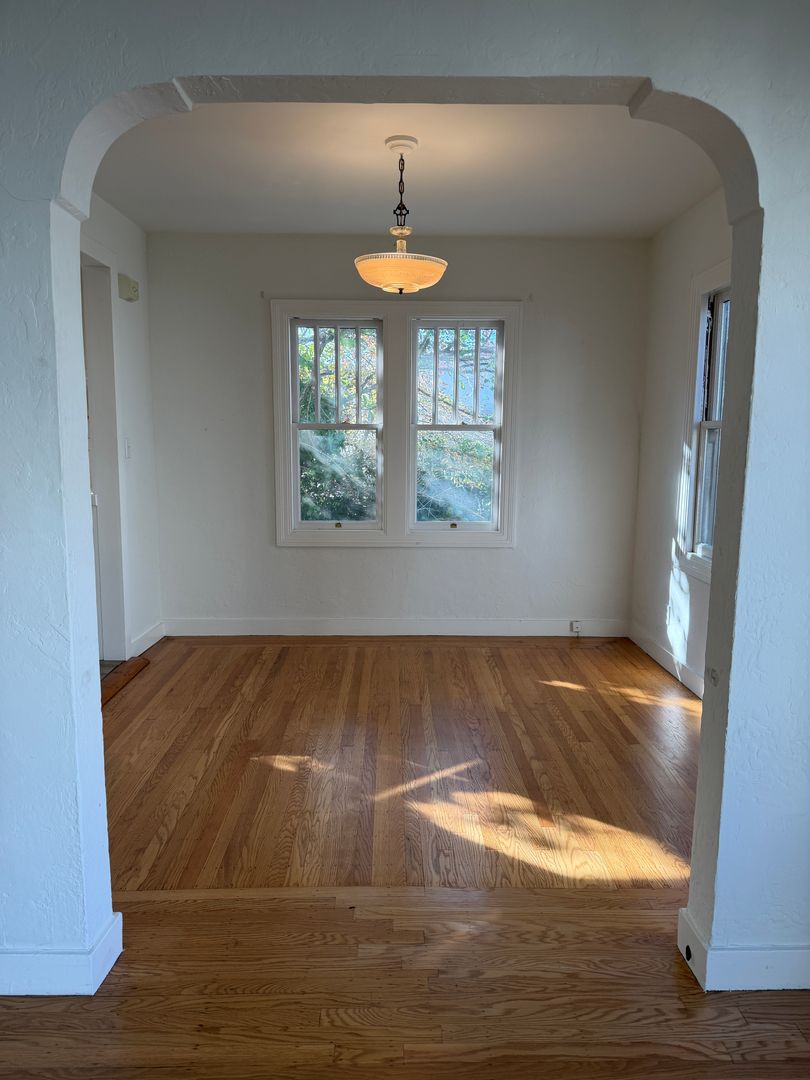 Oakland Townhome: 958 Bayview Avenue