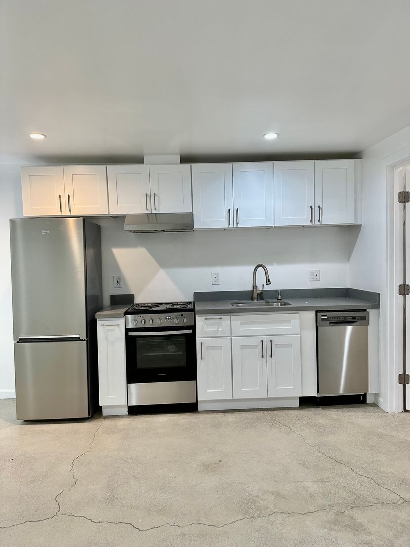 Oakland Apartment: 3201 Beaumont Ave.