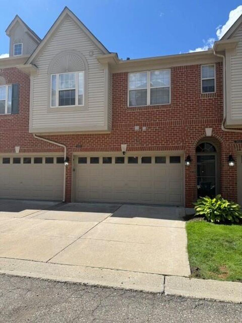 Northville House: 39528 Rockcrest Lane