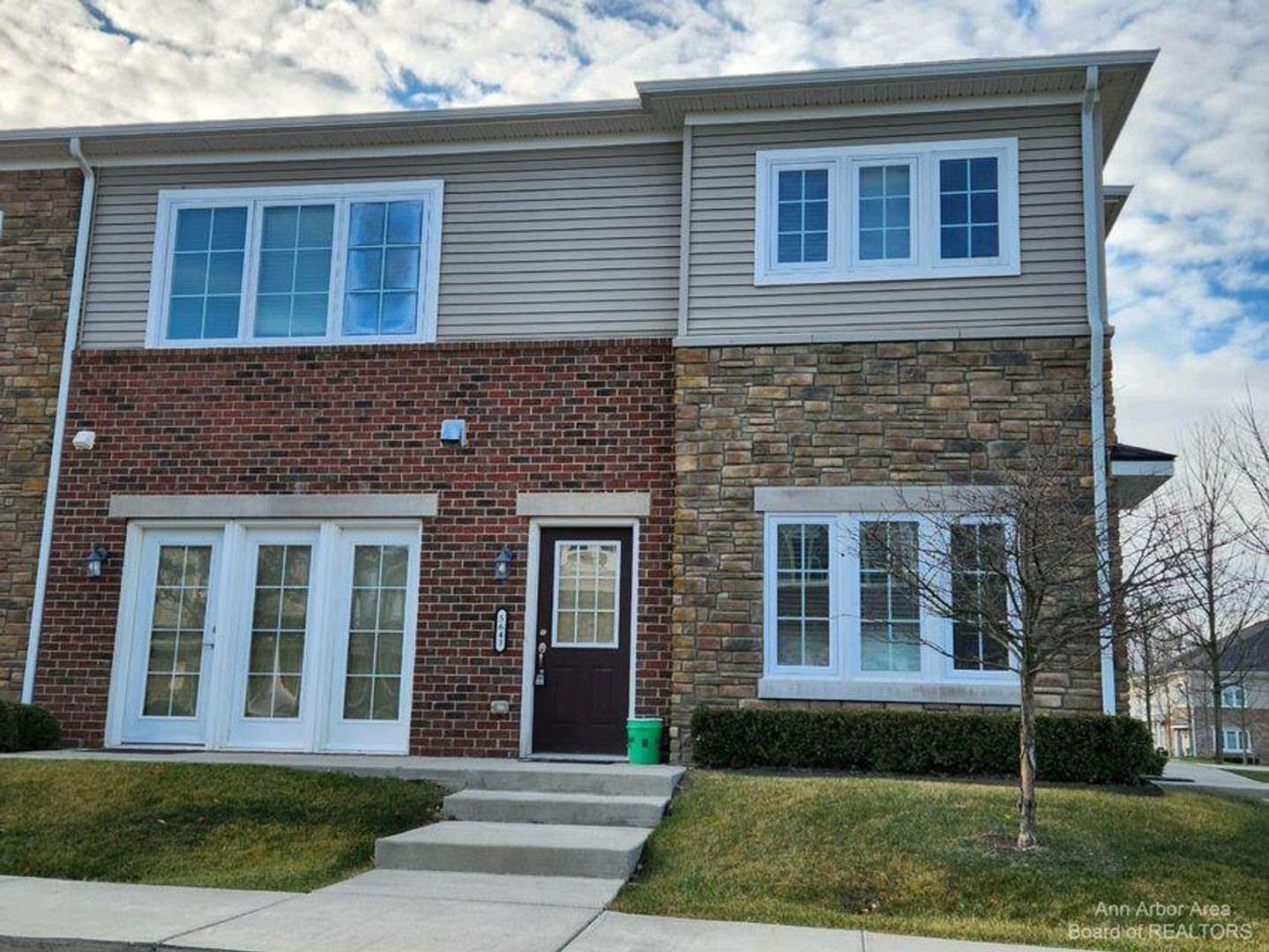 Ann Arbor House: 5643 Arbor Chase