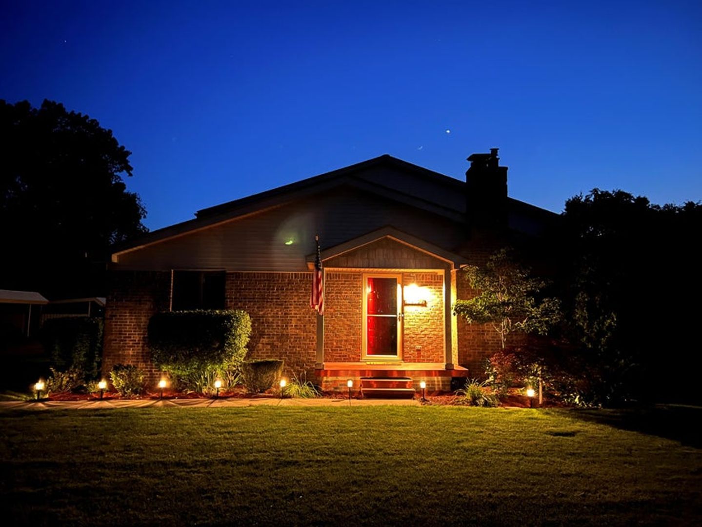 Grosse Ile House: 27870 Reo Rd, Unit A