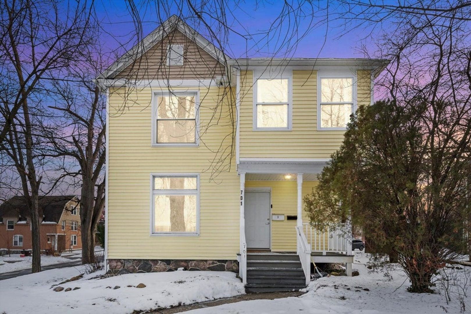 Ypsilanti Apartment: 701 Washtenaw Rd