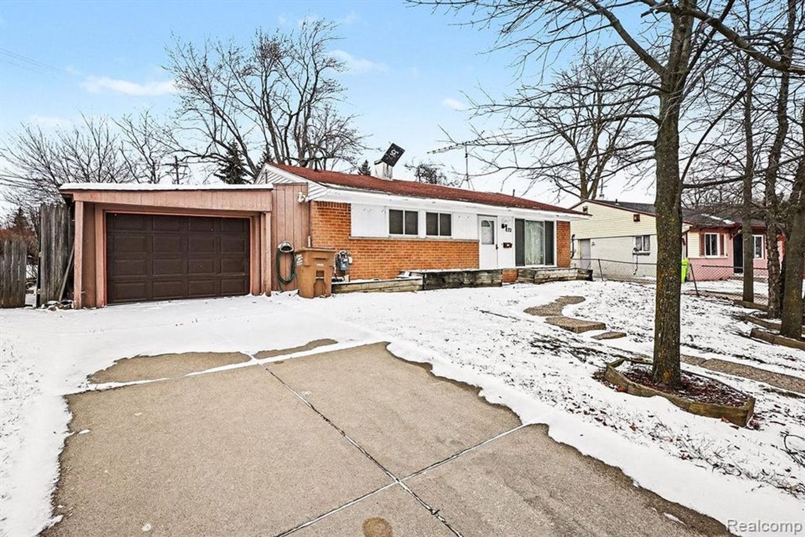 Pontiac House: 672 Linda Vista Dr