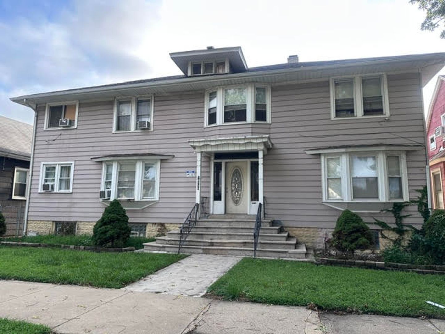 Chicago Apartment: 10730 S Avenu G Ave.