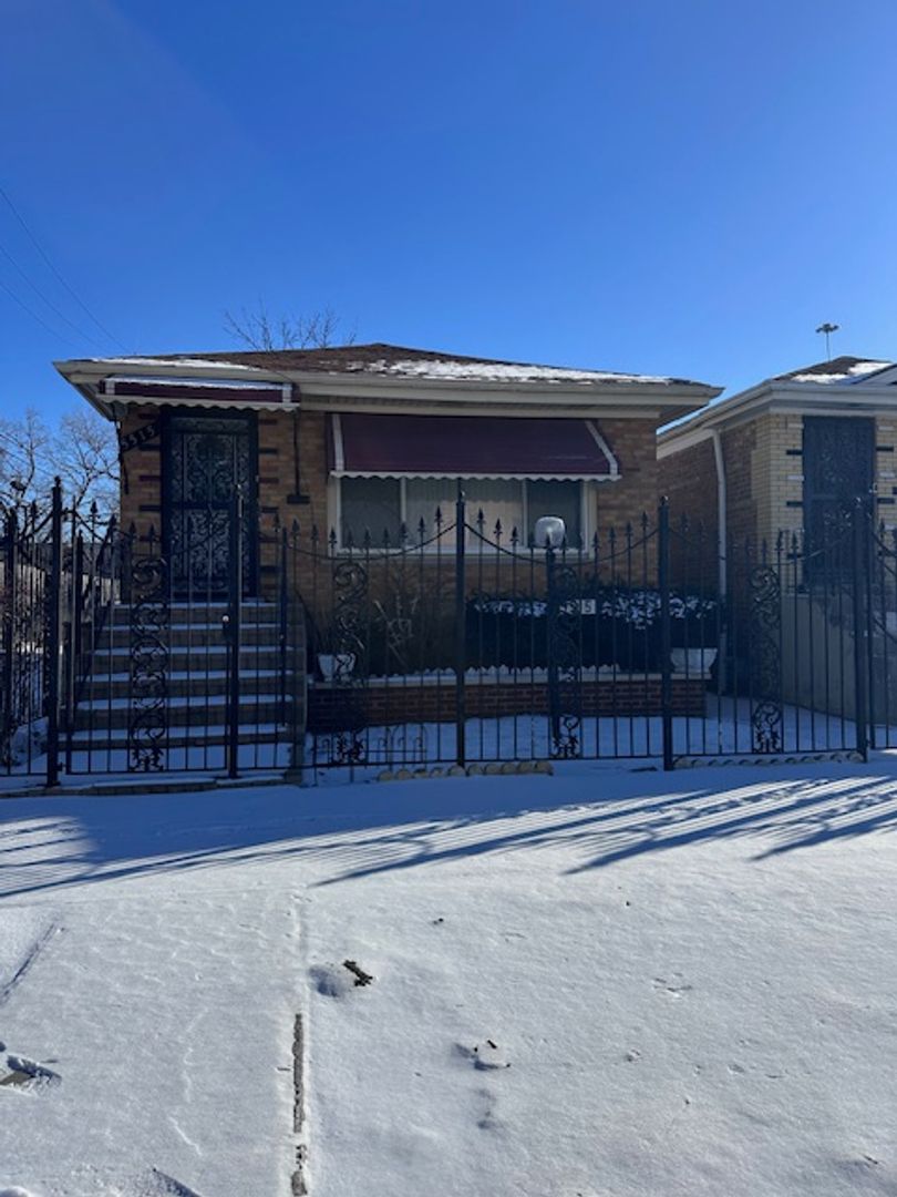 Chicago House: 5515 S Oakley Ave