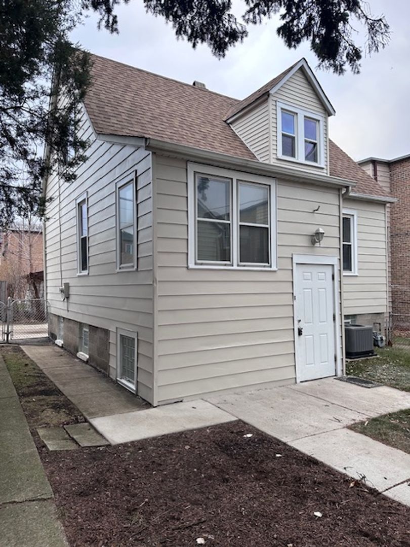 Chicago Apartment: 6504 S Kilpatrick Ave