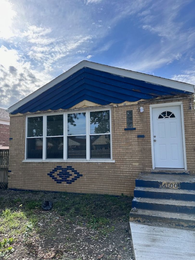 Chicago Apartment: 4600 S La Crosse