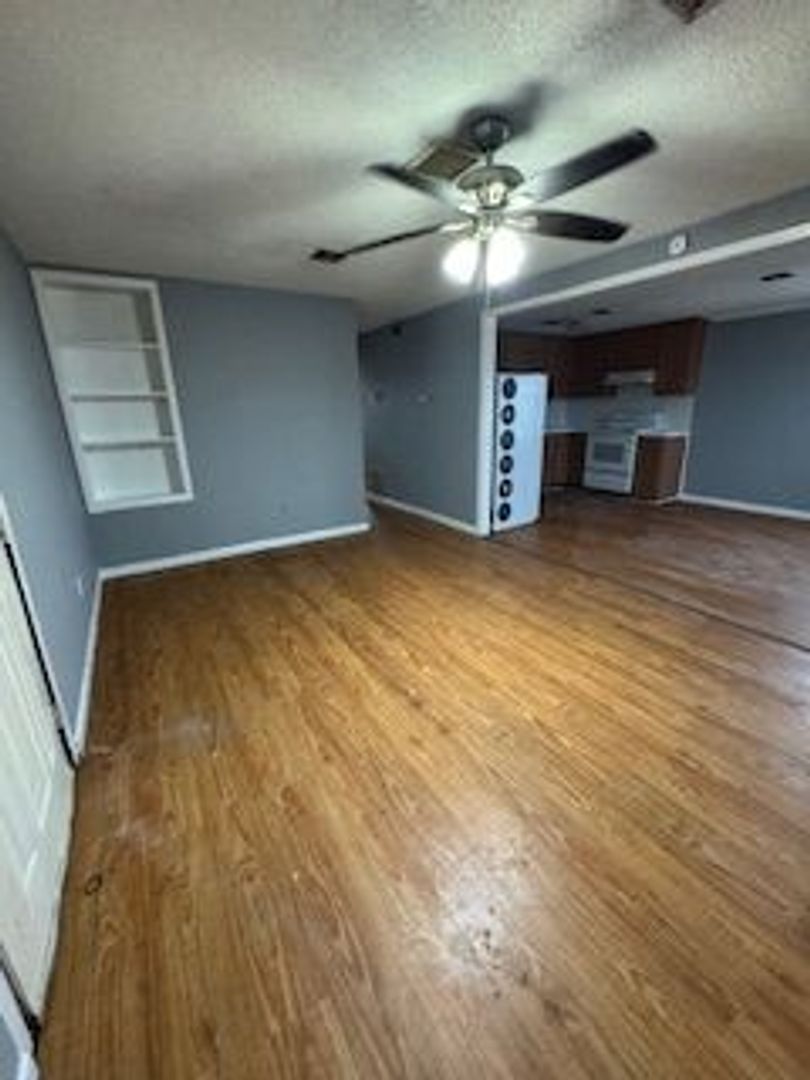 Corpus Christi Apartment: 1921 15th St. #2