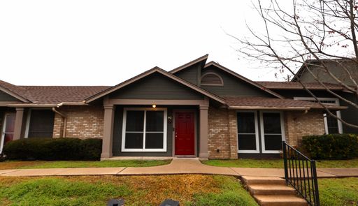 Fully Furnished With Community Pool! – photo 1