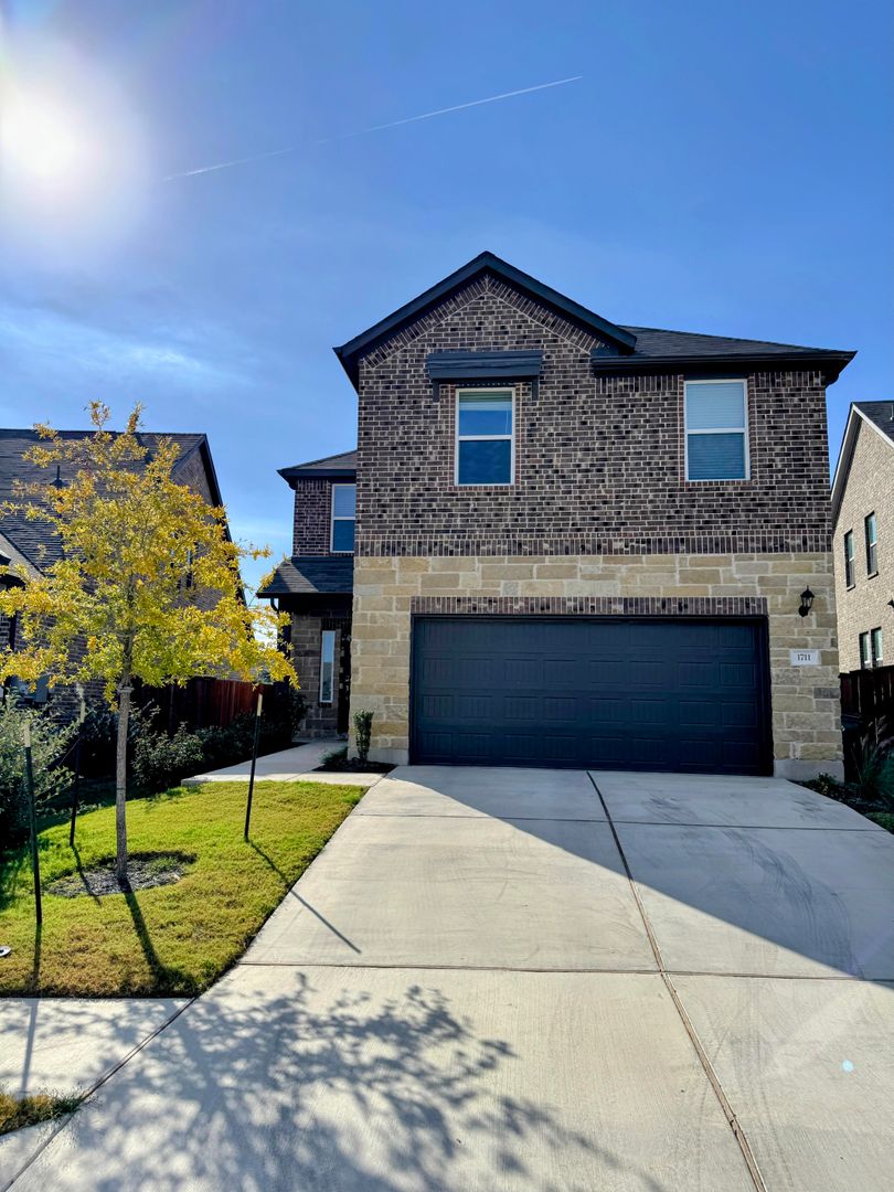 PFLUGERVILLE House: 1711 Winding Talley Street