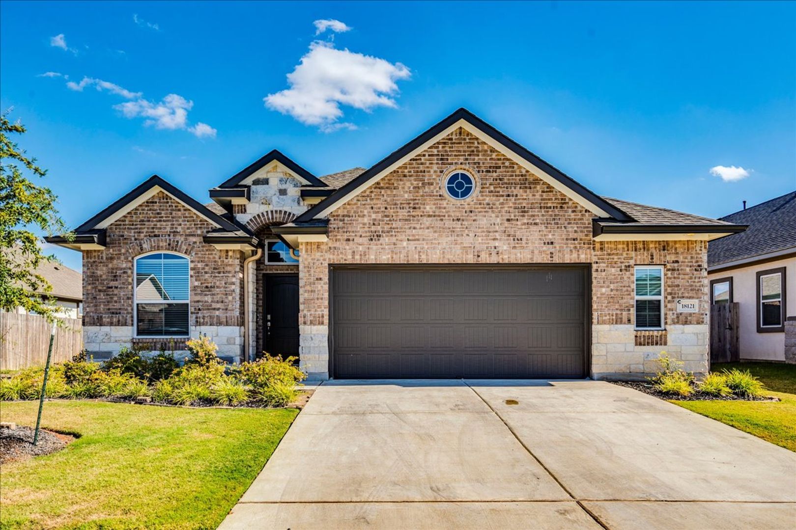 Manor House: 18121 Emu Lane