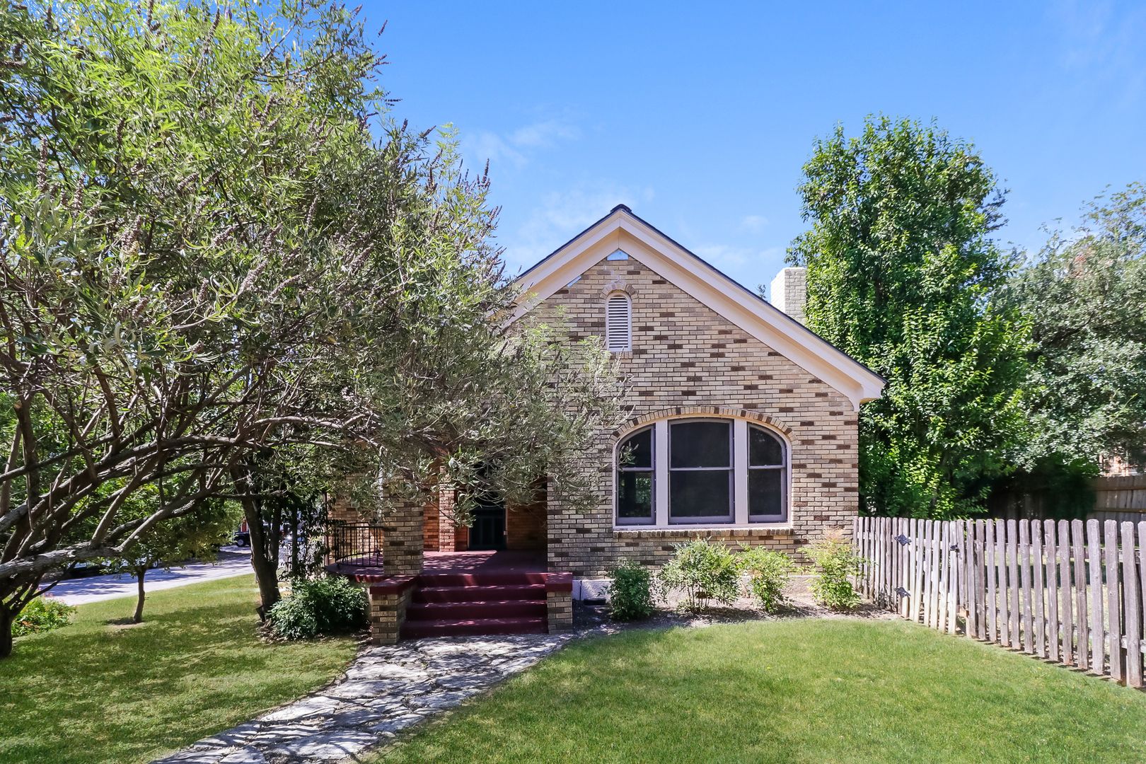 Austin House: 709 Carolyn Ave