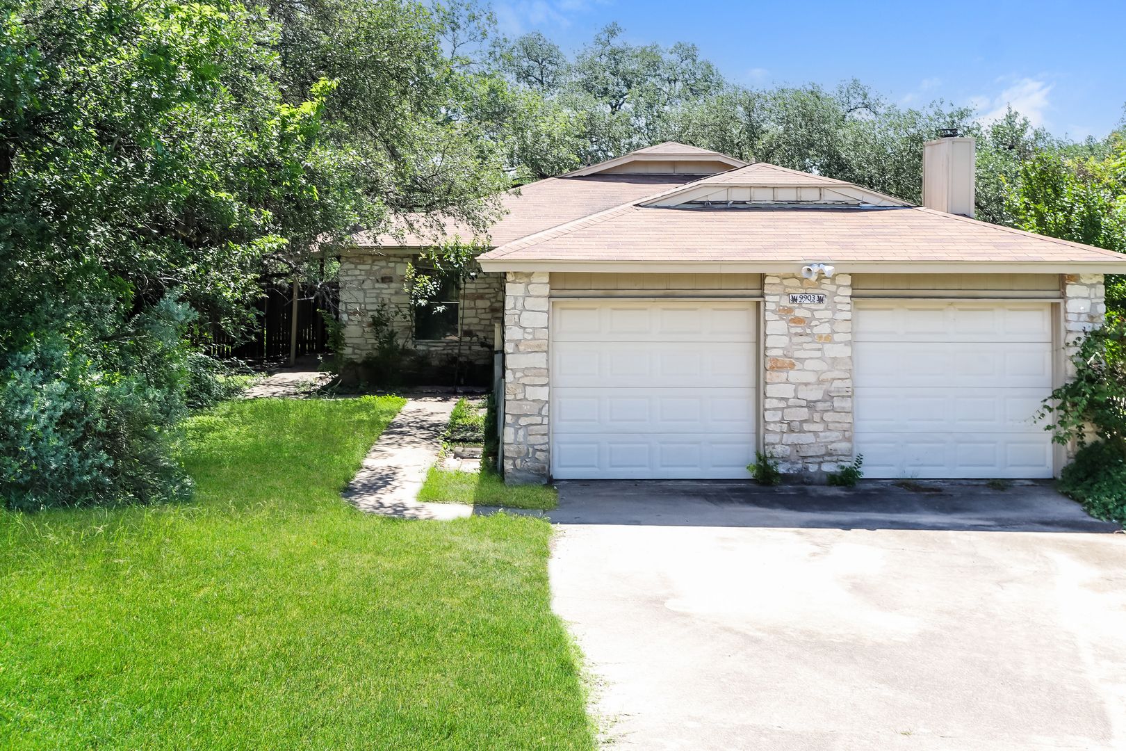 Austin Multiplex: 9903 A Hundred Oaks Circle