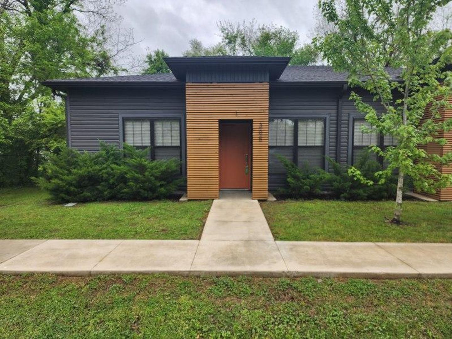 Bryant Apartment: 305 S. Pine St