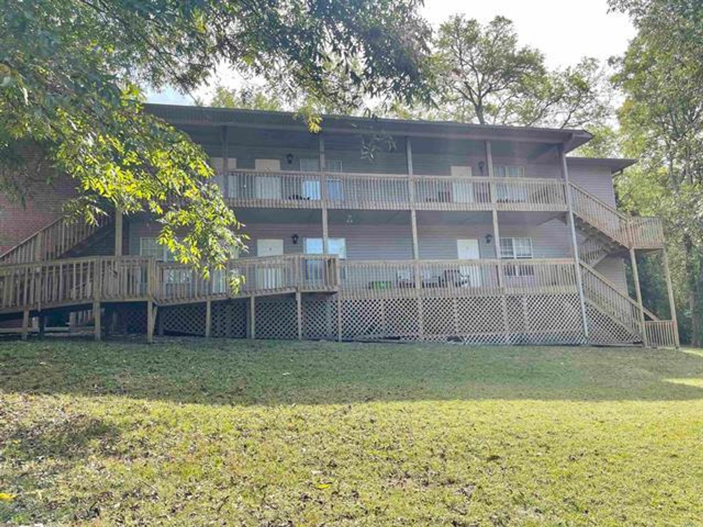 Malvern Apartment: 330 Elmo St