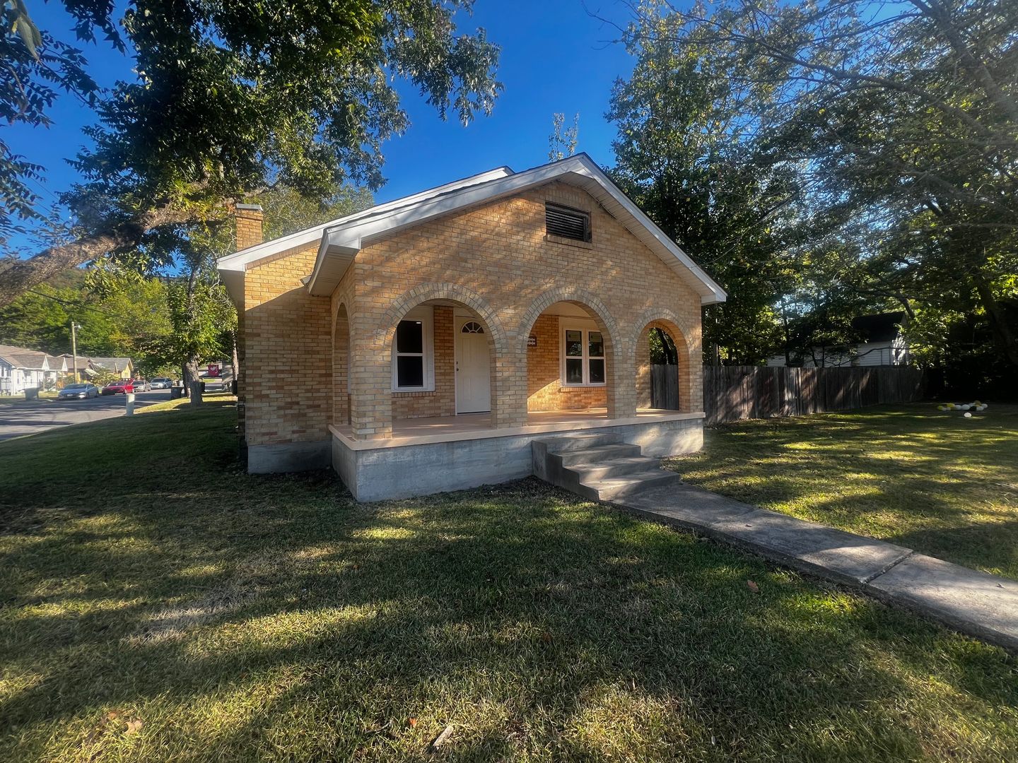 Hot Springs House: 300 Gardner St