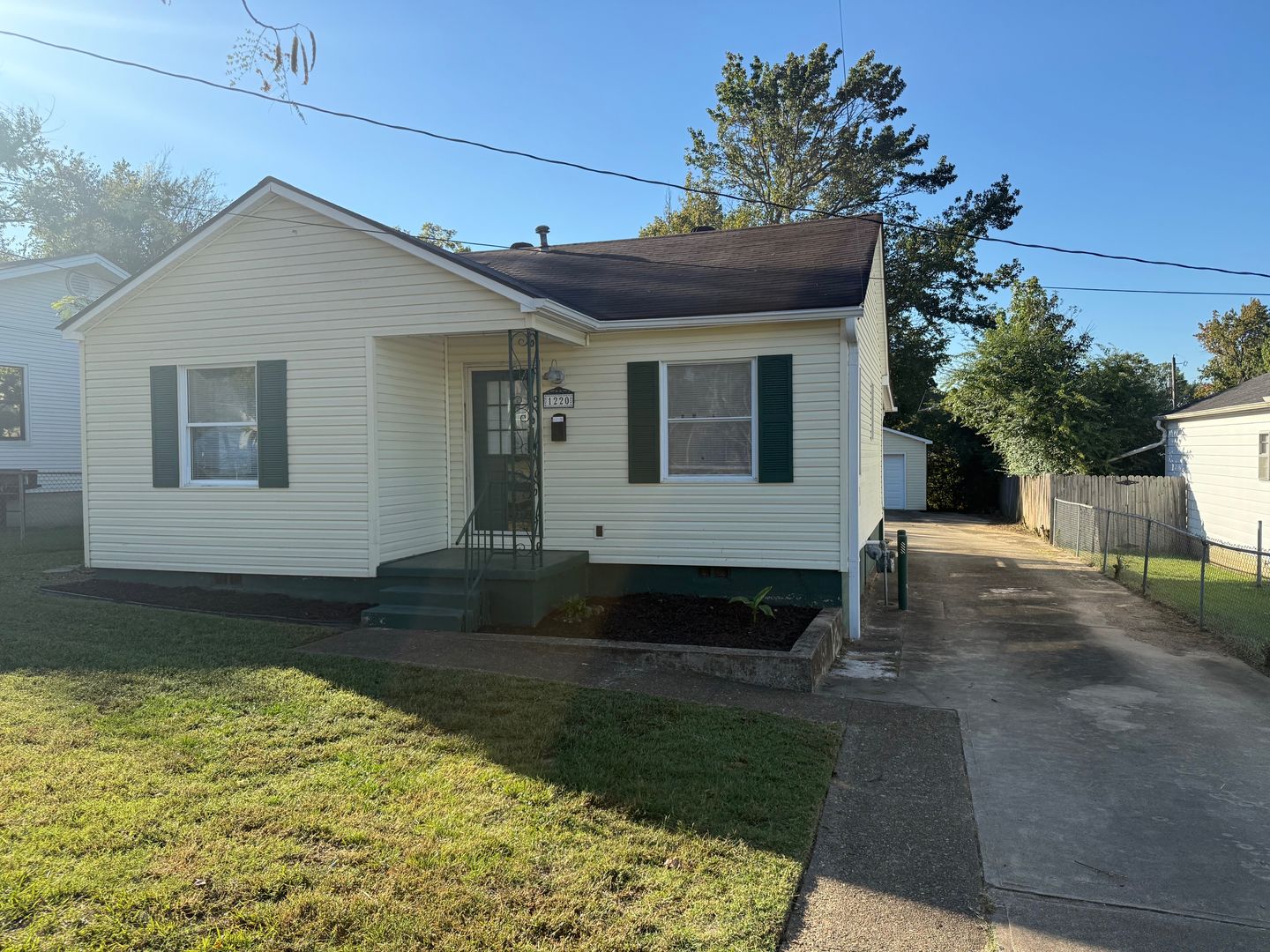 Benton House: 1220 Thelma Street