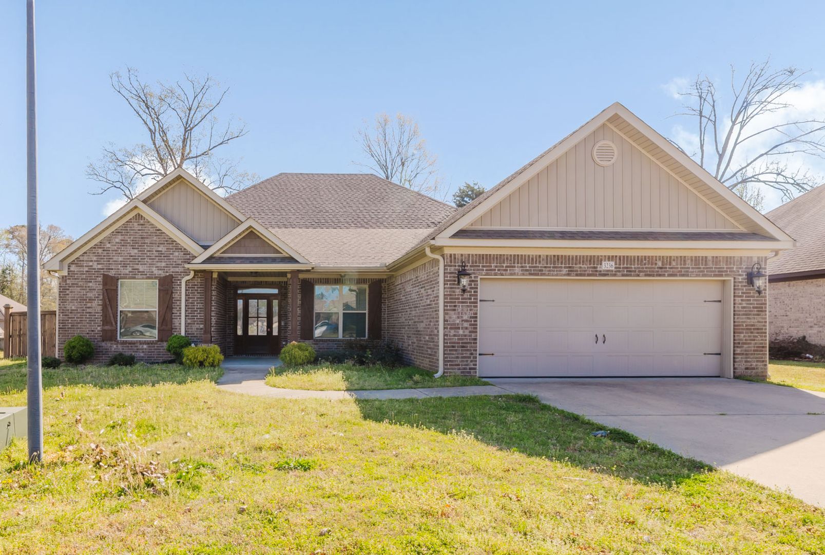 Benton House: 3236 Dapple Gray Road