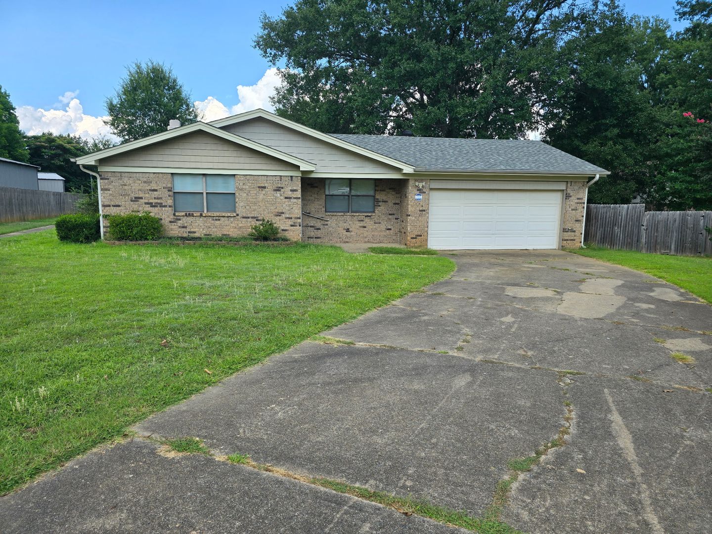 Jacksonville House: 14 Devon Lane