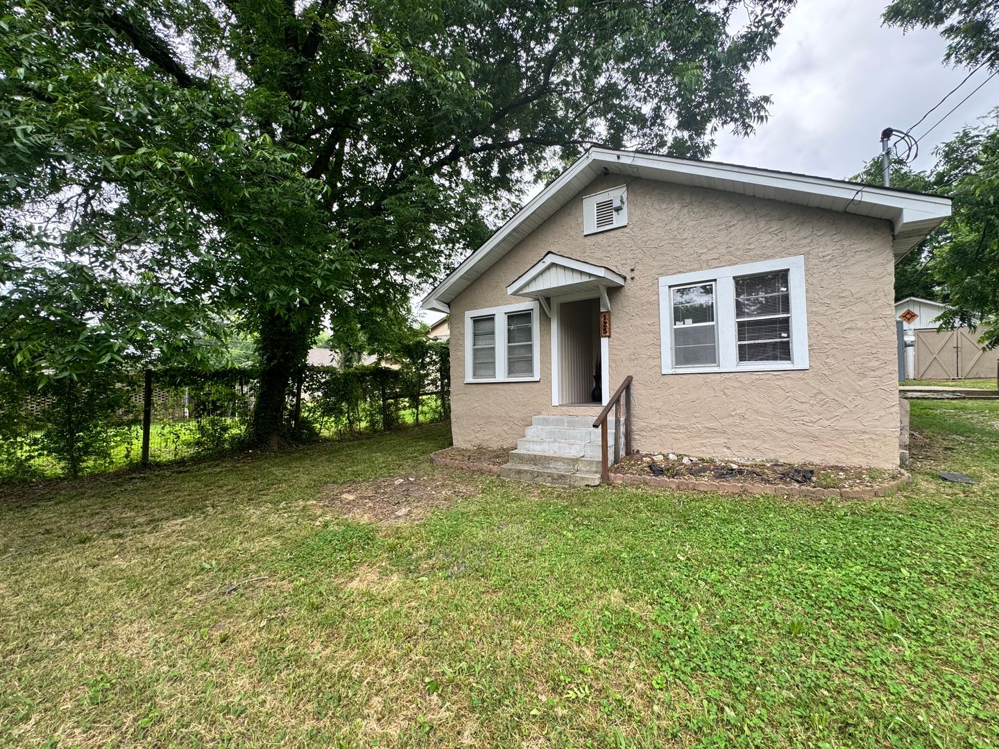 Hot Springs House: 125 Plain St