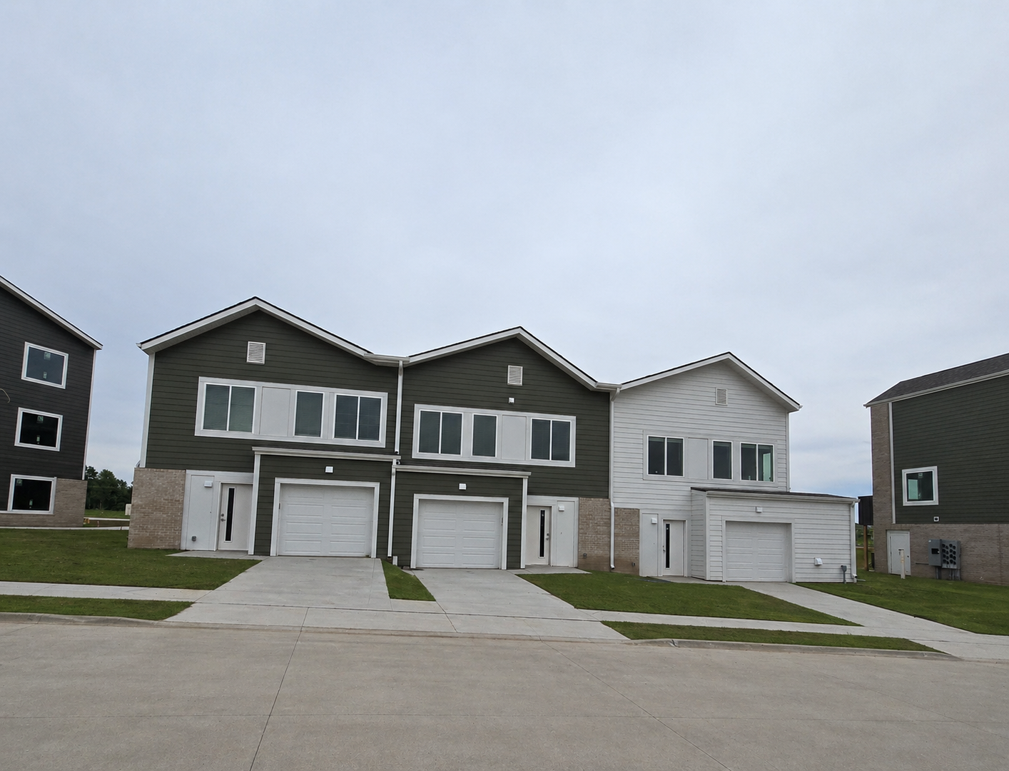 Papillion Apartment: 6950 Wren Ct