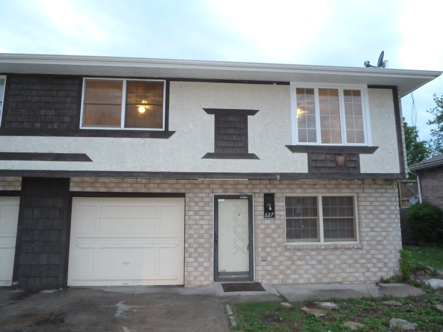 Olathe House: 627 N Iowa Street