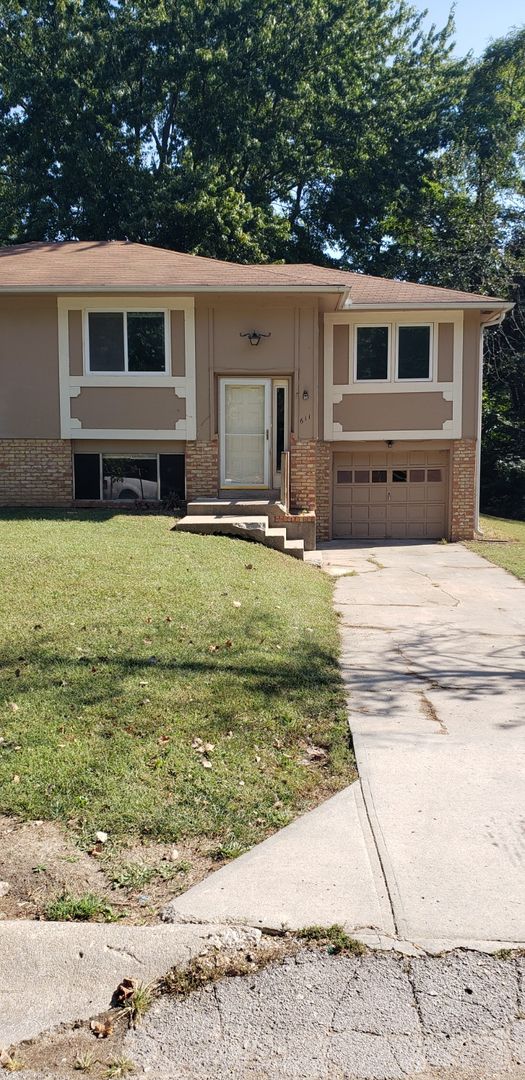 Kansas City House: 611 S 75th Street