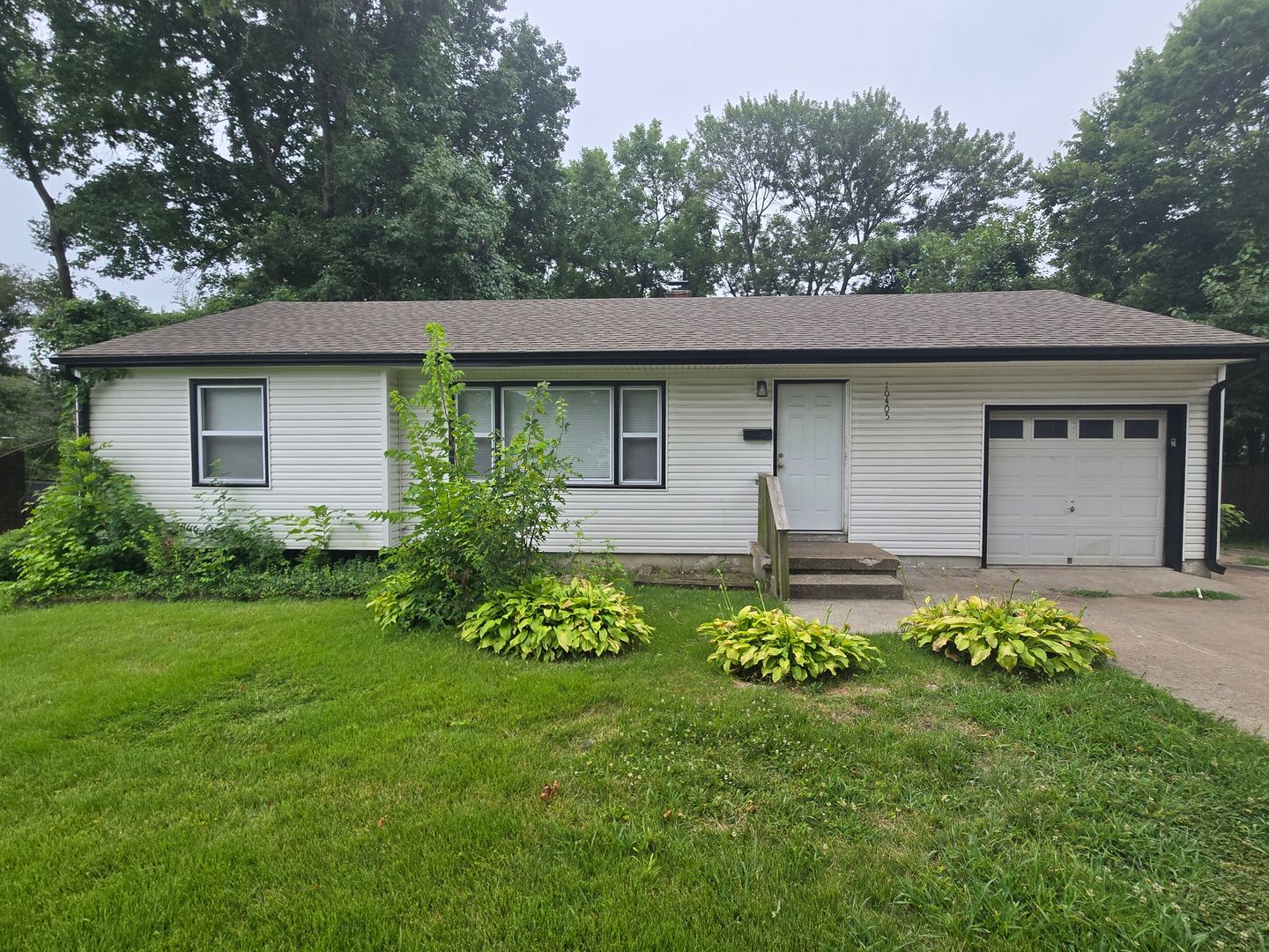 Raytown House: 10405 E 69th Street