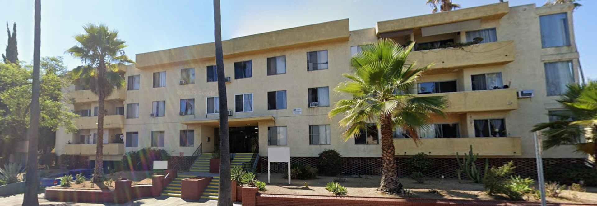 Los Angeles Apartment: 1111 S Westmoreland Ave