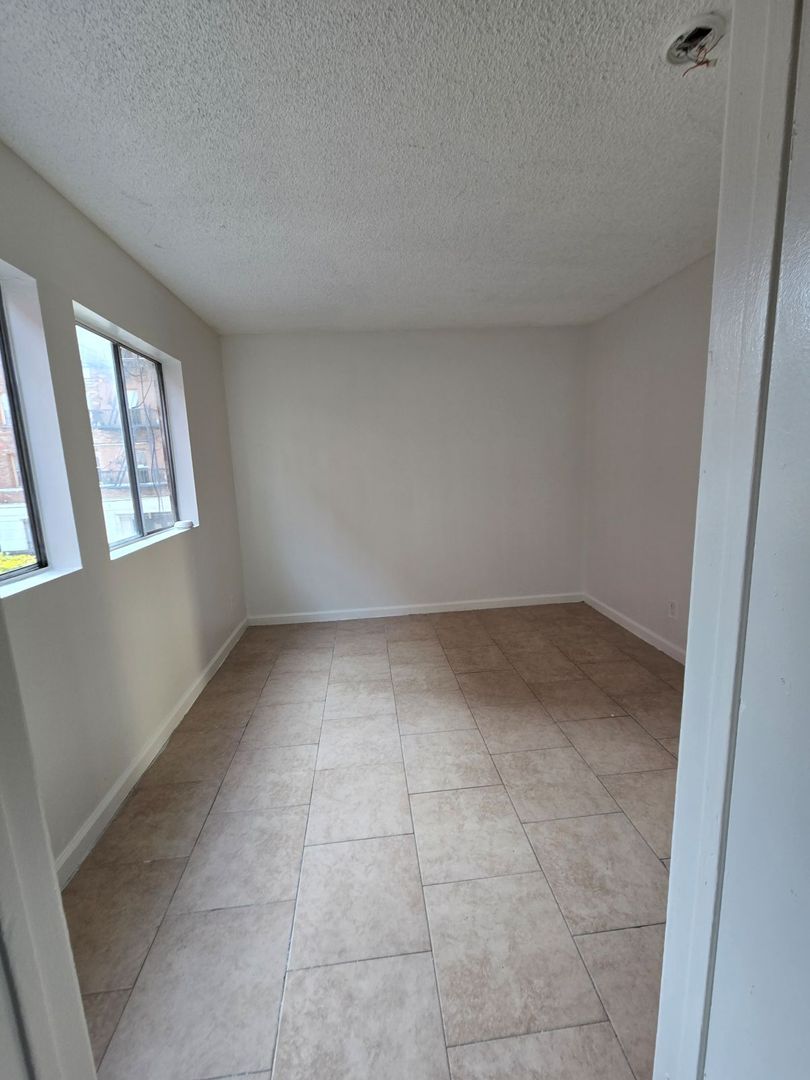 LOS ANGELES Apartment: 1815 5TH ST.