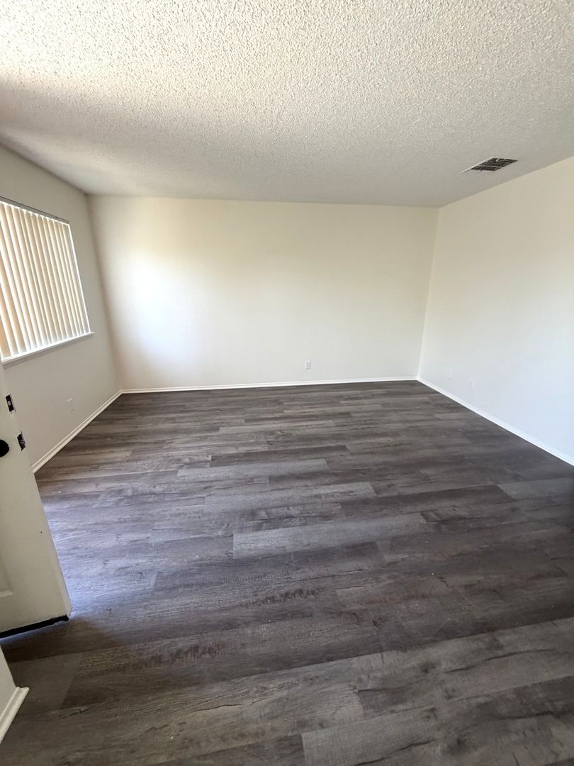 CANYON COUNTRY Apartment: 27077 HIDAWAY AVE