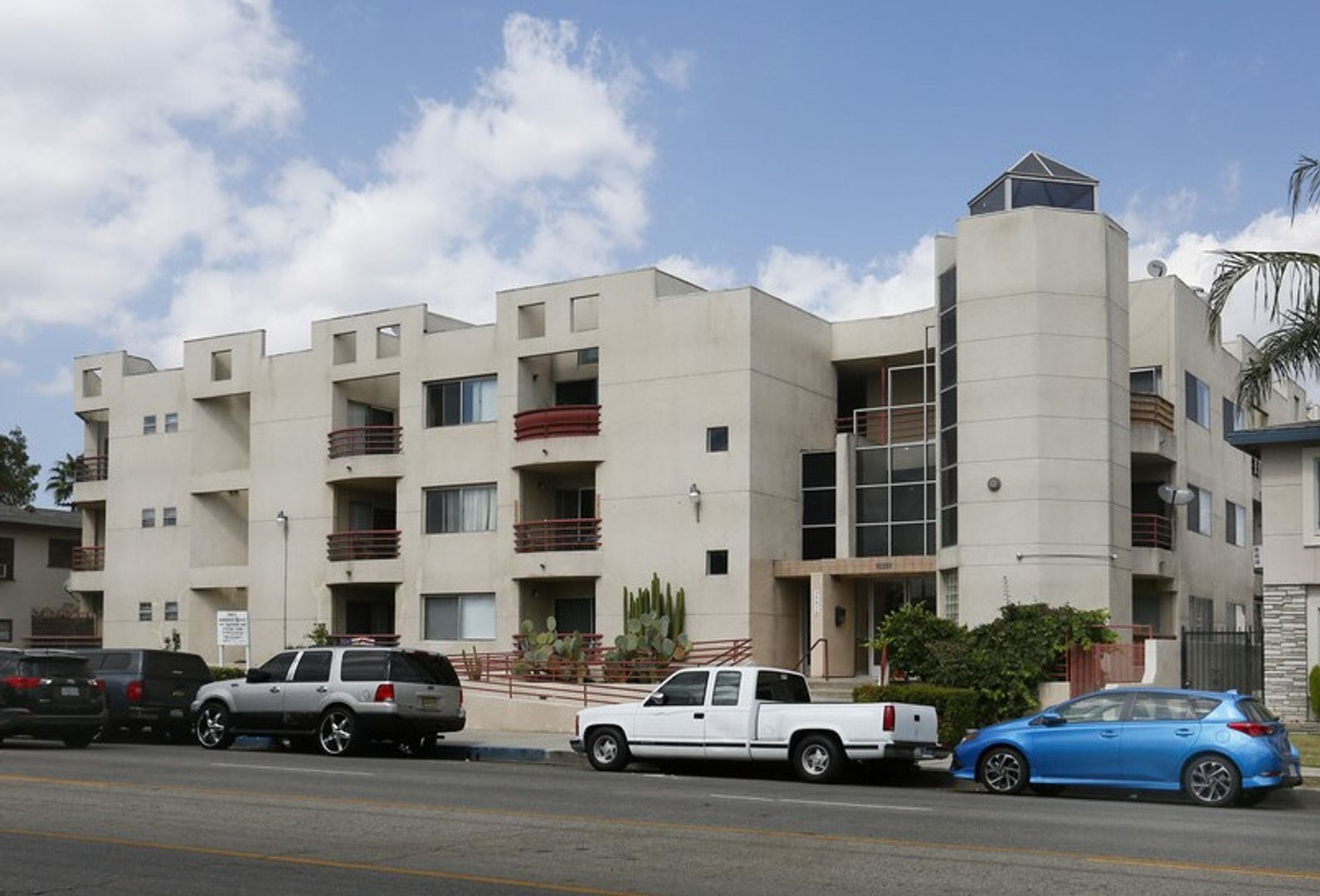 WINNETKA Apartment: 20615 VANOWEN ST