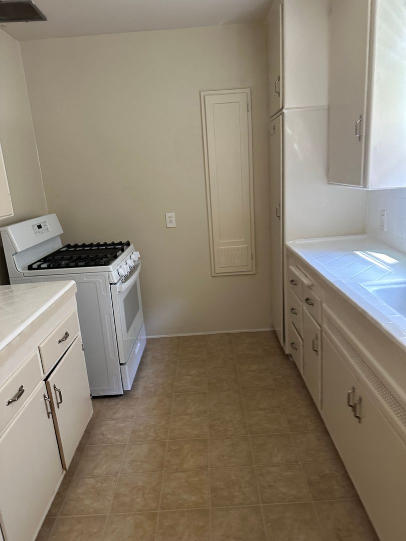 LONG BEACH Apartment: 1132 E. SAN ANTONIO DRIVE