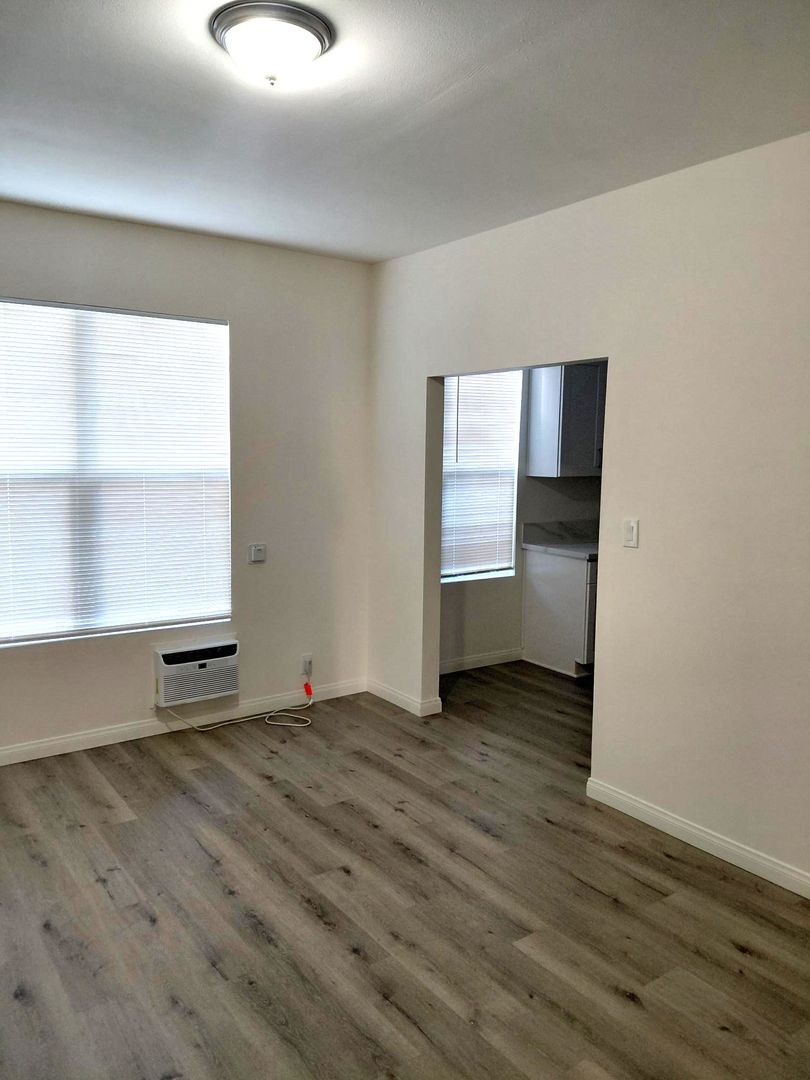 LOS ANGELES Apartment: 848 S KINGSLEY DRIVE