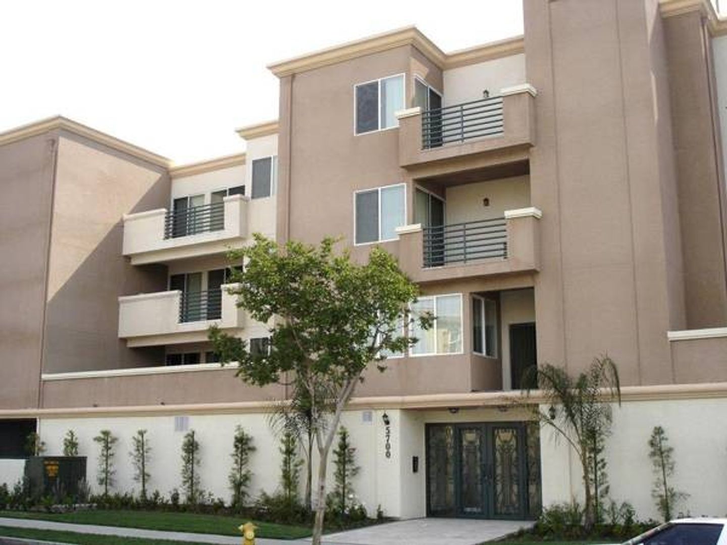 NORTH HOLLYWOOD Apartment: 5700 LAUREL CANYON