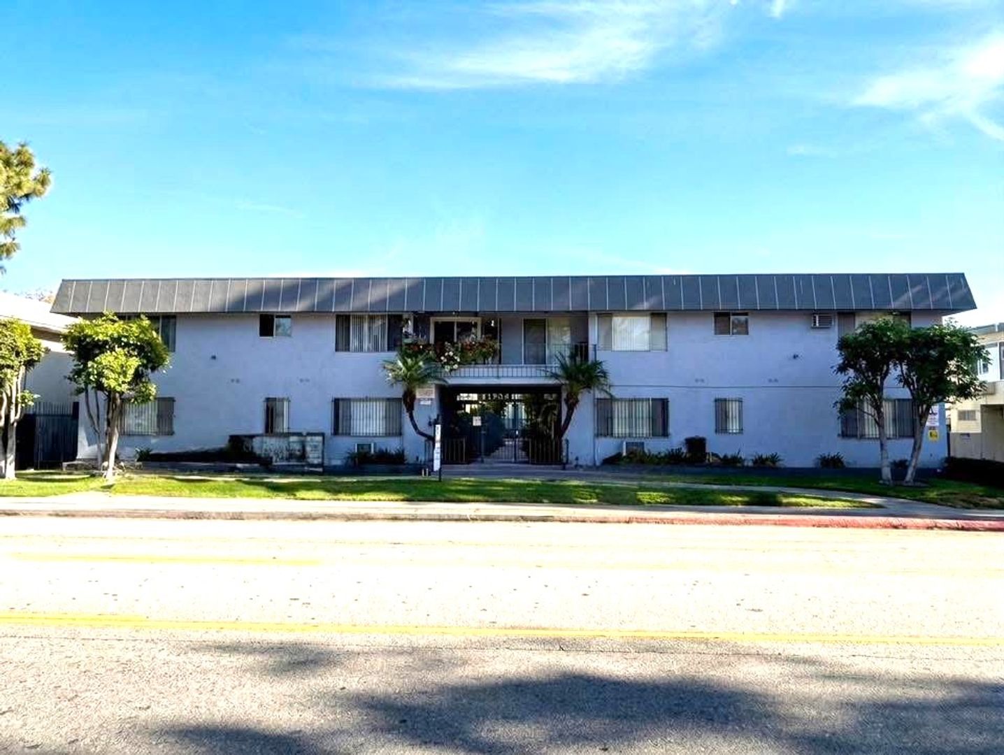 NORTH HOLLYWOOD Apartment: 5050 TUJUNGA AVE