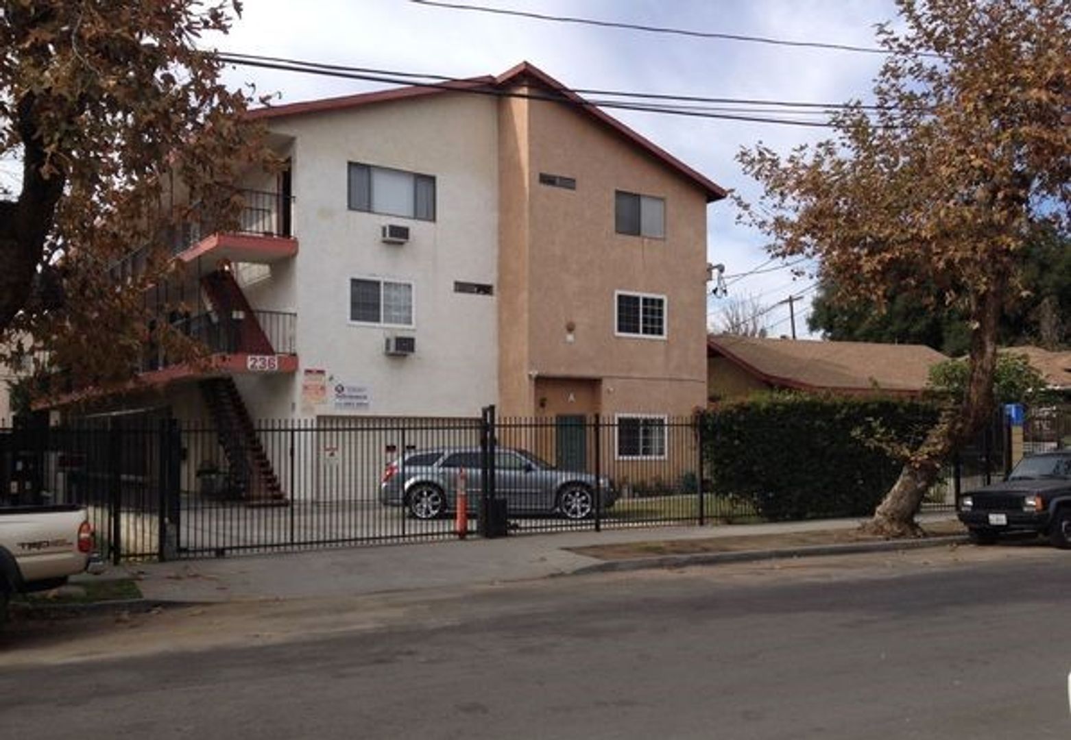 LOS ANGELES Apartment: 236/238 AVE 55