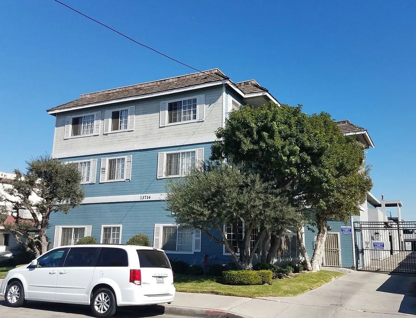 HAWTHORNE Apartment: 13714 KORNBLUM AVE