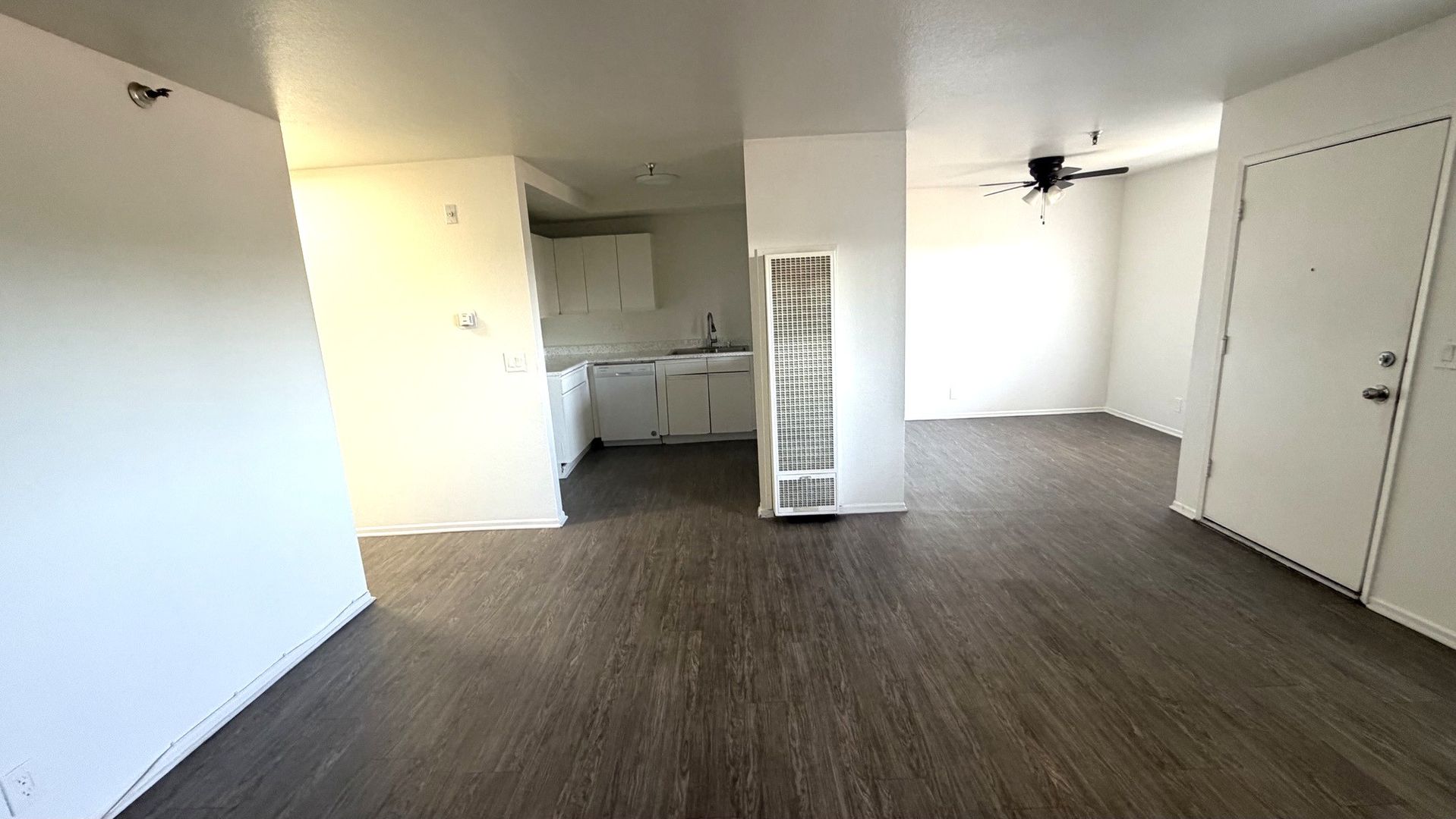 HAWTHORNE Apartment: 13528 LEMOLI AVE