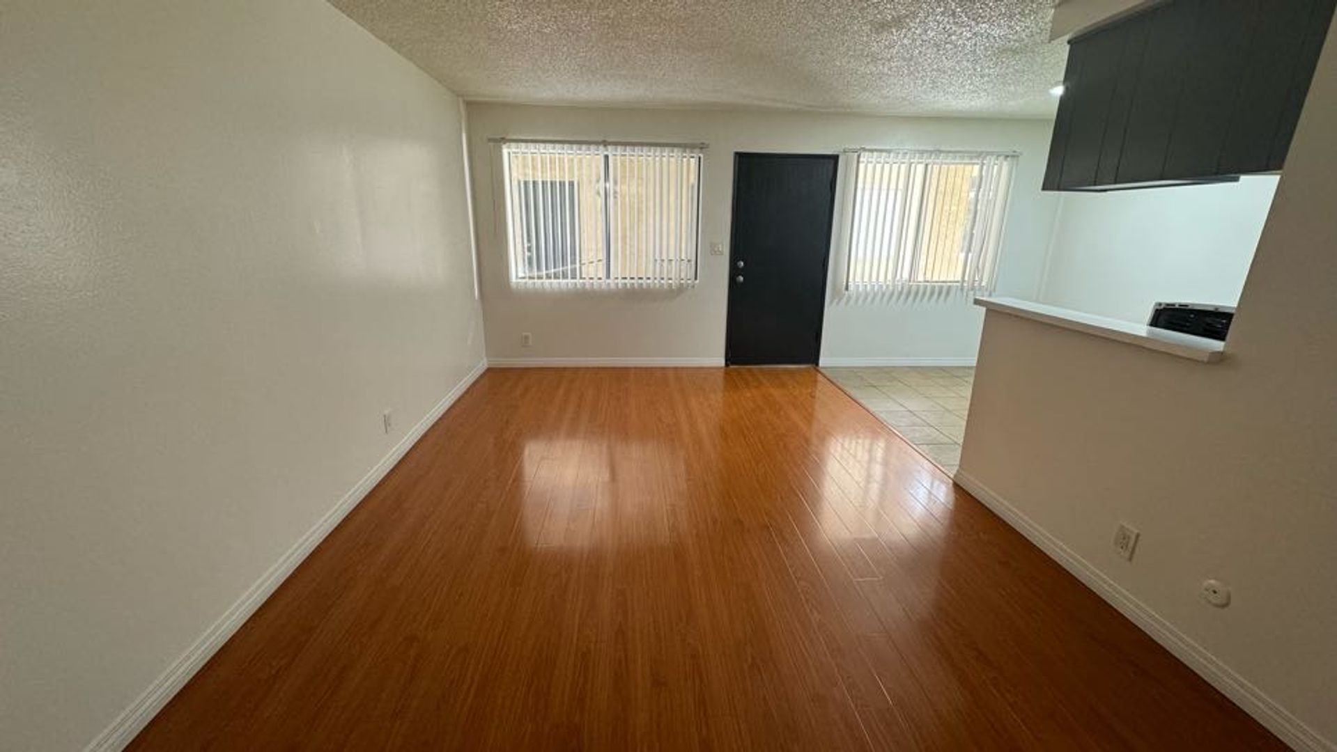 Hawthorne Apartment: 13921 YUKON AVE