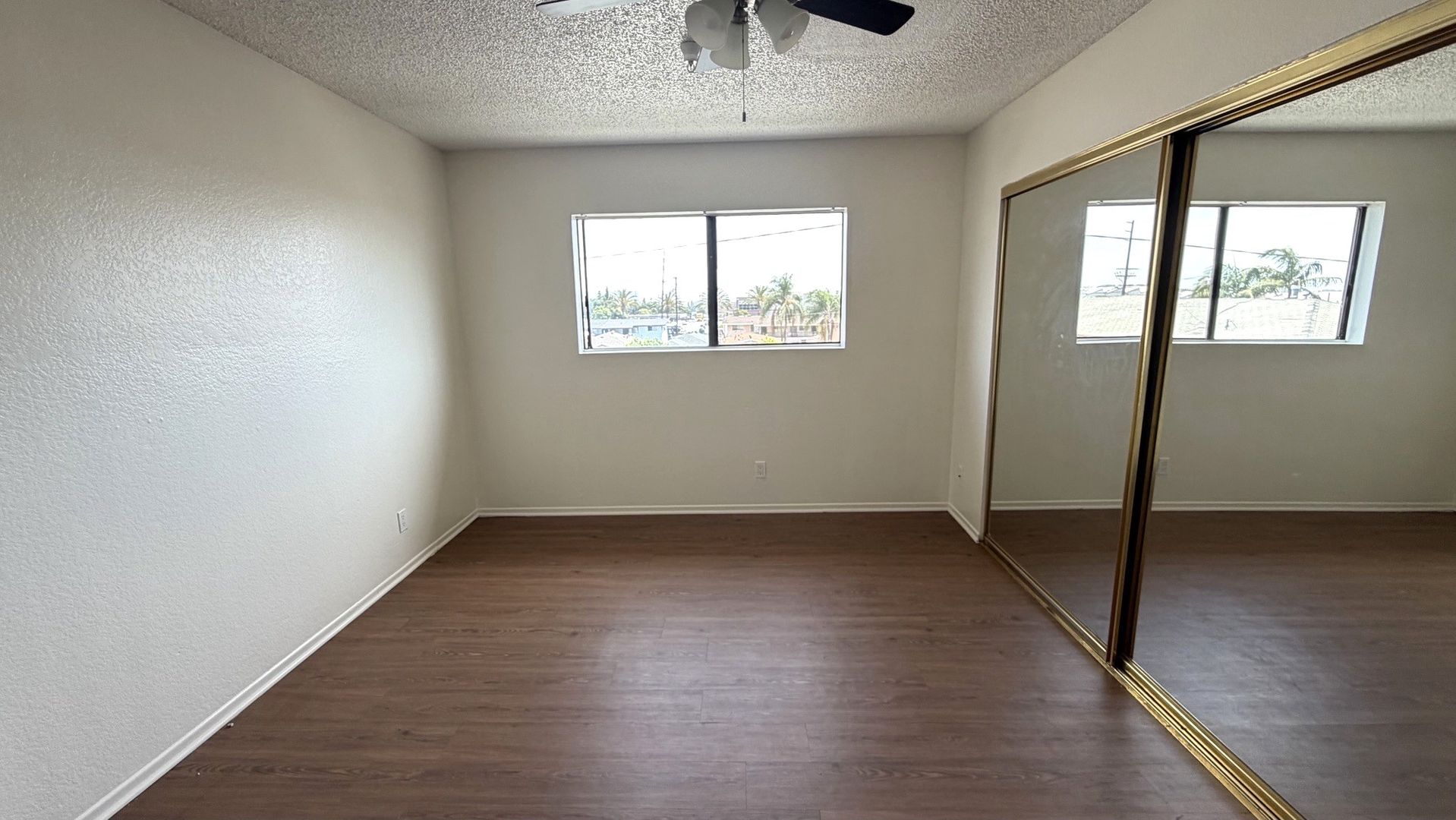HAWTHORNE Apartment: 12444-12504-12512 OXFORD AVE