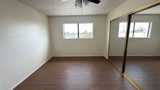 For Rent: 2 Bedroom / 1 Bathroom Apartment in Hawthorne – photo 1