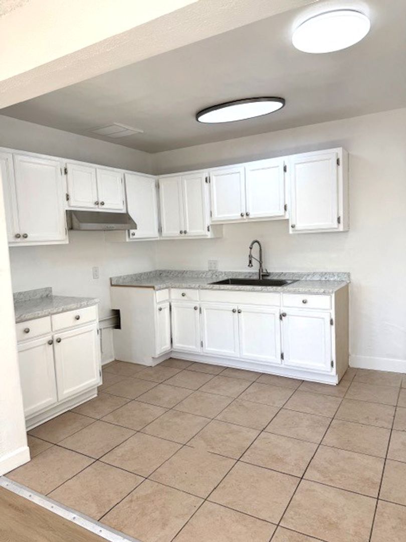 MONTEBELLO Apartment: 100-140 ROSELANE