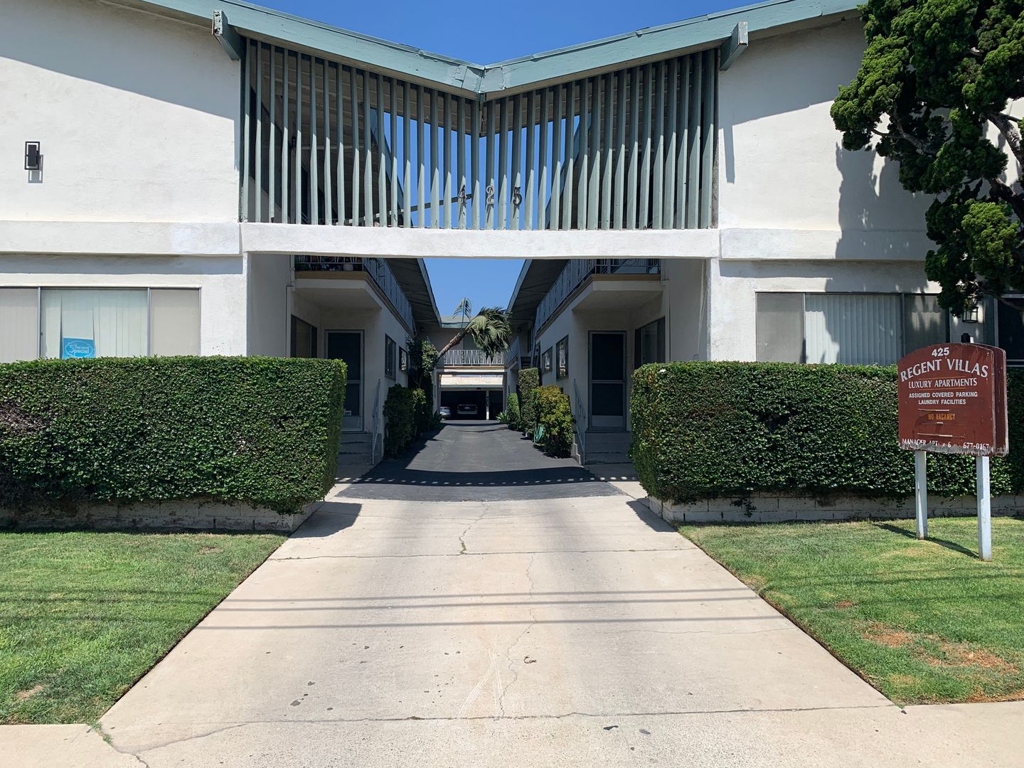 INGLEWOOD Apartment: 425 W. REGENT ST.